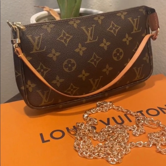 Louis Vuitton Handbags - 💯% Authentic LOUIS VUITTON
Monogram Canvas Accessories Pochette ✨
